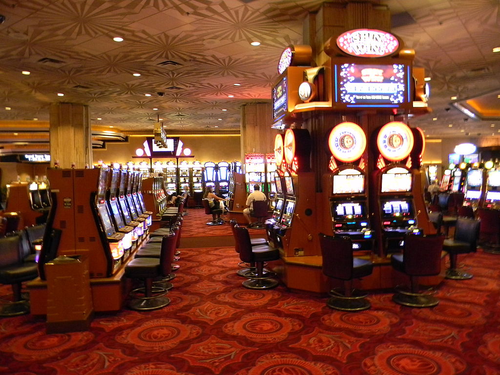 Slot machines are one of the most common games can you find in Vegas ... photo by CC user Laslovarga on wikimedia